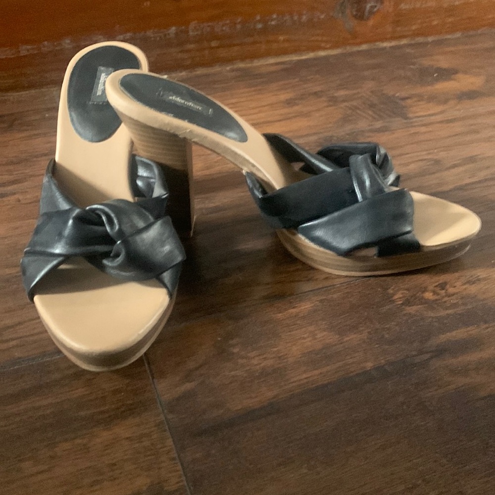 Xhilaration size 7 heals